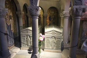 므츠헤타의 삼타브로 교회에 있는 미리안 3세와 나나 왕비의 묘