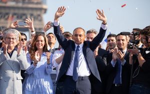 2022년 3월 27일, 트로카데로에서 열린 회의에 참석한 제무르