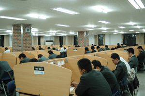 개인 열람실이 있는 대학교 도서관 열람실