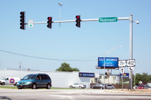 US 412와 US 71B가 톰슨 애비뉴를 따라 스프링데일에서 잠시 겹쳐진다