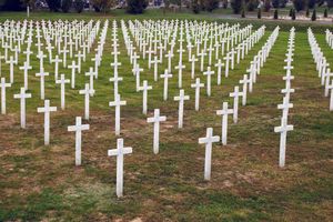 1998년에서 2000년 사이 세워진 조국전쟁 피해자 추모 묘지. 938개의 대리석 십자가가 세워져 있다.