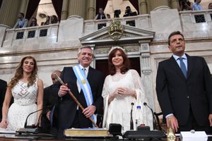 마사(가장 오른쪽) 알베르토 페르난데스 취임식에 참석