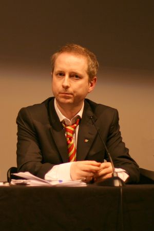 솔헬은 할보르센이 장관직을 맡기 전 교육연구부 장관이었다.