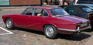 1 시리즈 재규어 XJ6 후면