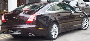 재규어 XJ L 후면