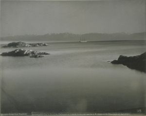 올림픽 산맥(Olympic Mountains)은 1900년 에스콰이멀트 항구(Esquimalt Harbour) 입구에서 바라본 워싱턴 주(Washington (state))이다. 사진은 존 월리스 존스(John Wallace Jones)가 촬영했다.