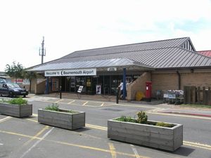 확장 공사로 교체된 이전 터미널 건물