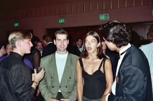 1990년 APLA 자선 행사에서 테리 젠츠와 저스틴 베이트먼