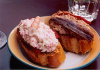 접시에 담긴 핀초스