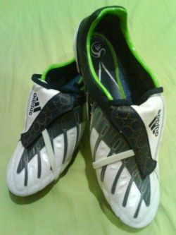 아디다스 프레데터 파워-스워브 한 켤레