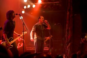 2005년 하우스 오브 블루스에서 공연하는 벤틀리(왼쪽)와 그래핀(오른쪽)