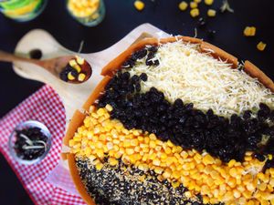 다양한 토핑이 올라간 인도네시아의 최신 테랑 불란