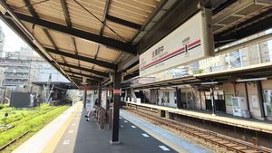 2022년 5월, 히가시후추역의 선로와 플랫폼