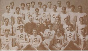 1899년 시러큐스 육상 팀과 함께한 프린스타인 (앞줄 왼쪽에서 두 번째)