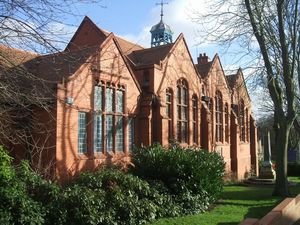 세인트 제임스 아카데미, 더들리