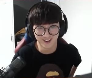 방 "JJonak" 성현은 리그 최초의 MVP 수상자였다.
