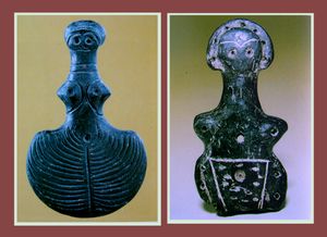 여신 조각상 (양식화된 배꼽, 가슴 및 외음부가 특징)은 알라자회육에서 발견되었다.