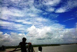 파드마강 위의 하늘