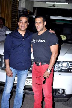 영화 '비슈와루프' 시사회에 참석한 카말 하산과 살만 칸(2013년)