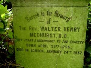 애브니 공원의 메드허스트 박사 묘비