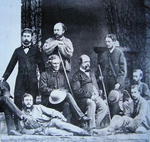 커닝엄(오른쪽에서 네 번째)