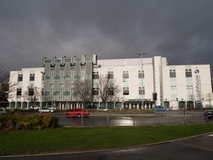 라이트하우스 예술 센터는 런던 외 지역에서 잉글랜드에서 가장 큰 예술 센터이다.