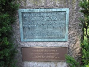스카스데일의 대니얼 D. 톰킨스 기념비