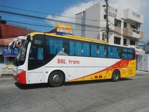 비난 라구나 주에서 운행 중인 BBL Trans 시외 버스