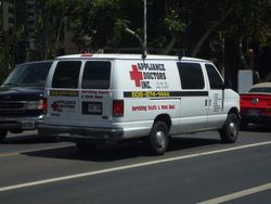 적십자 표장의 무단 사용 예시. 이 경우 가전 제품 수리 회사에서 사용