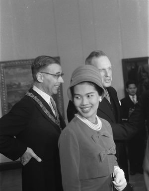1960년 네덜란드 방문 당시의 시리낏 왕비
