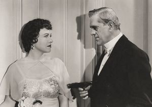 보리스 칼로프와 린제이의 『영국 정보』 (1940)