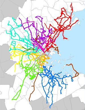 MBTA 버스 노선은 운행 시설별로 그룹화됩니다(피크 시간대, 2016년).
