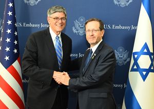 잭 루와 이스라엘 대통령 이츠하크 헤르조그가 2024년 7월 3일 예루살렘 미국 대사관에서