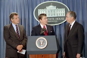 로널드 레이건 행정부 교육부 장관 라우로 카바조스