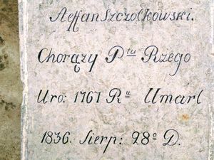 묘비명에 새겨진 Stefan Szczotkowski는 Aeffan Szczotkowski처럼 보인다.