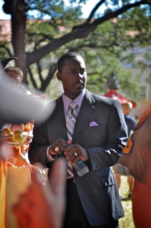 A picture of Desmond Howard wearing a suit.