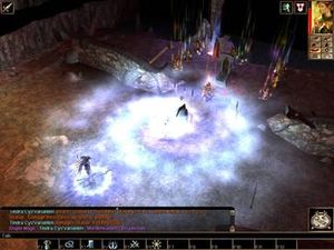 대규모 엔드 게임 전투. 이 조우는 역동적인 그래픽 효과로 완성되었습니다. 왼쪽 하단 모서리에 있는 플레이어 콘솔은 동작 뒤에 있는 던전 & 드래곤 게임 메커니즘을 표시합니다.