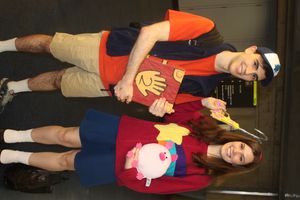 2015년 몬트리올 코믹콘에서 디퍼와 메이블로 코스프레하는 팬들