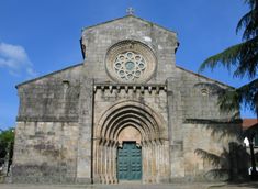 파수 드 소우사 수도원/교회의 웅장한 로마네스크 양식 파사드