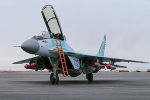 KAB-500KR을 장착한 미그-35가 V. P. Chkalov 이름을 딴 제929 국립 비행 시험 센터에 있다.