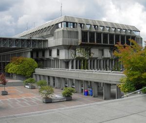 사이먼 프레이저 대학교는 NURV 본부 외부 촬영 장소로 사용되었다.