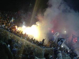 카프탄조글리오의 게이트 10에 있는 이라클리스 서포터즈