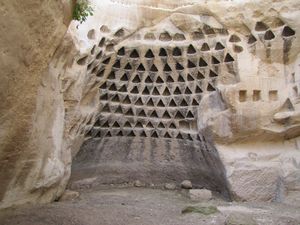 히르바트 미드라스의 납골당 동굴 (이스라엘 고고학 유적)