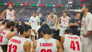 2021년 이란 농구 국가대표팀, 스페인과의 친선 경기 중 타임아웃 모습