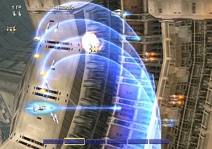 플레이어는 여러 적과 마주하며 다중 제어 메커니즘을 사용하여 배의 무기를 조종한다.