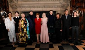 니콜라 스터전과 영화의 출연진 및 제작진