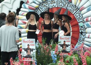 홈 비디오 출시를 홍보하기 위해 2013년 전자 엔터테인먼트 엑스포(Electronic Entertainment Expo 2013)에 "마녀의 집" 실물 크기 모형이 전시되었다.