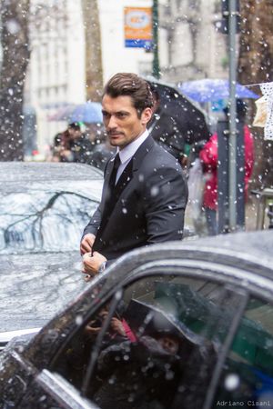 돌체 & 가바나 패션쇼를 위해 밀라노에 온 데이비드 갠디 (2013)