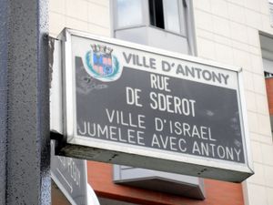 앙토니, 스데로 거리