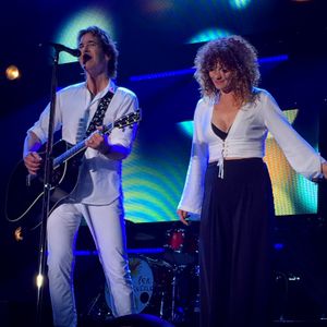 게슬레와 가수 헬레나 요세프손이 2017년 스웨덴 투어 En vacker kväll에서